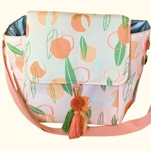 Cute Peaches Thermal Bag Large Travel Bag Cheerful Patterned Bag Easy Pack n Go